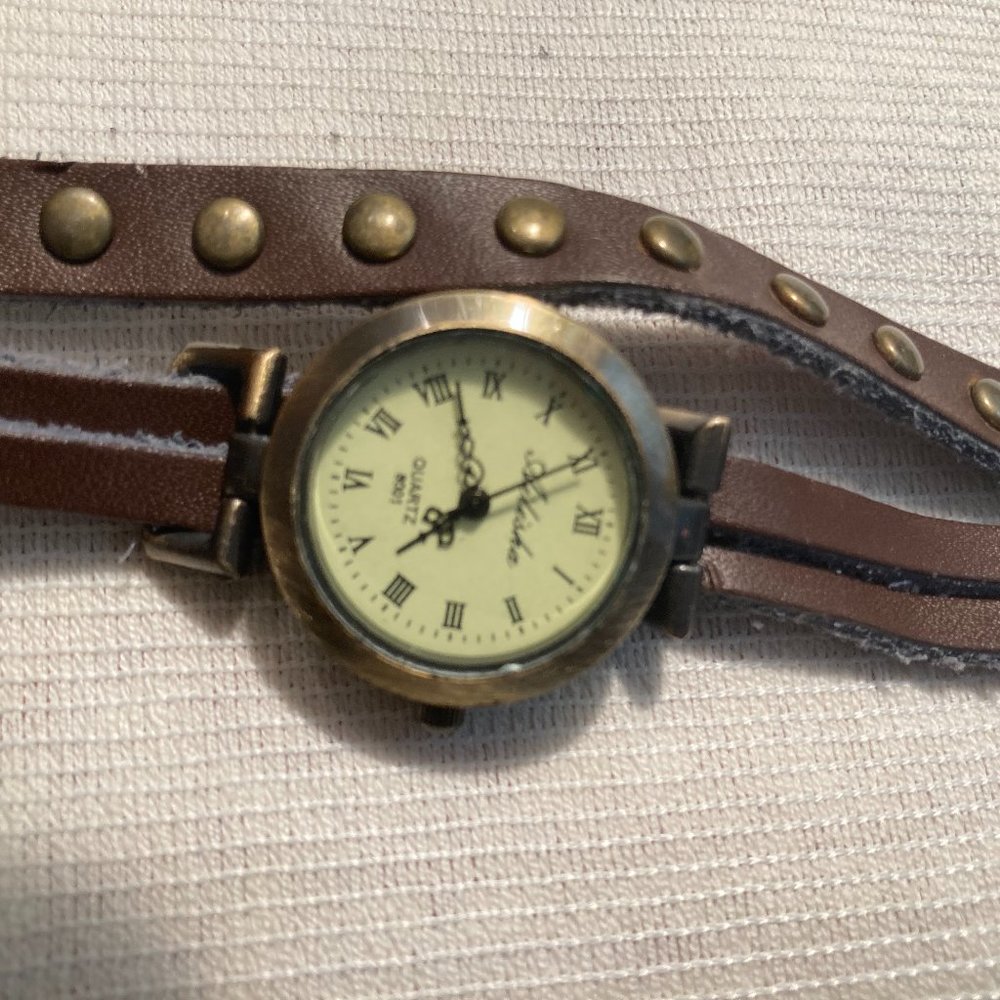 Women's Ailisha wrap around stud watch